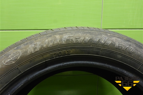 Шина  215/55 R17 (Лето) (YokohamaBluEarthE70) (YOKOHAMABLUEARTHE70)