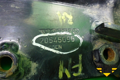 Петля решетки радиатора правая  (Нижняя) (20545095) для Volvo  TRUCK FH с 2002-2008г