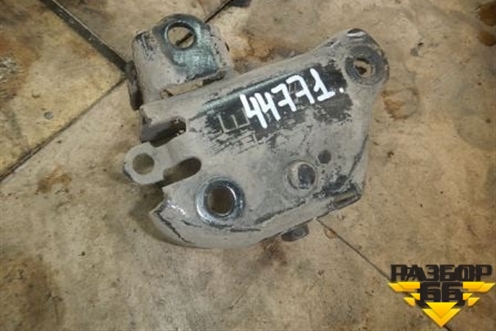 Кронштейн задней балки левый (554309U00A) для Nissan Note (Е11) с 2005-2013г