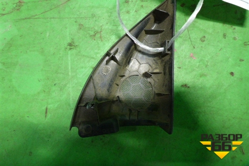 Накладка двери передней левой уголок (6749205060) для Toyota Avensis с 2003-2009г (Авенсис)