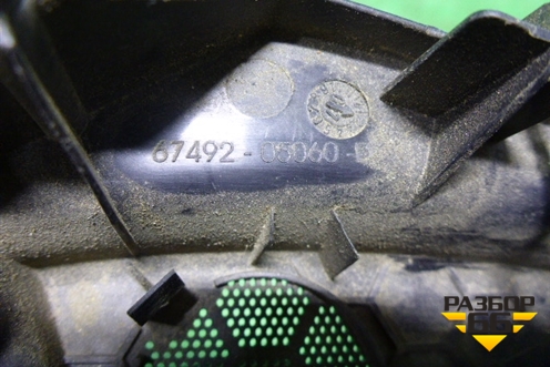 Накладка двери передней левой уголок (6749205060) для Toyota Avensis с 2003-2009г (Авенсис)