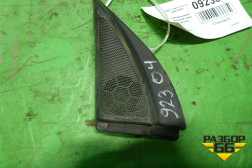 Накладка двери передней левой уголок (6749205060) для Toyota Avensis с 2003-2009г (Авенсис)