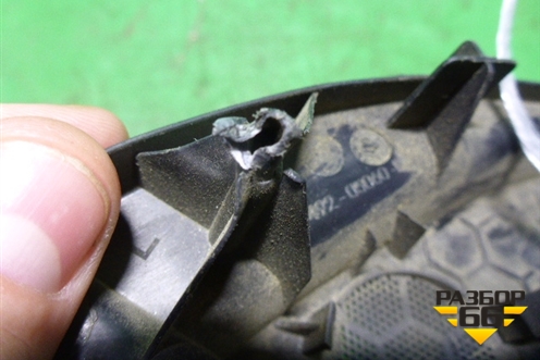 Накладка двери передней левой уголок (6749205060) для Toyota Avensis с 2003-2009г (Авенсис)