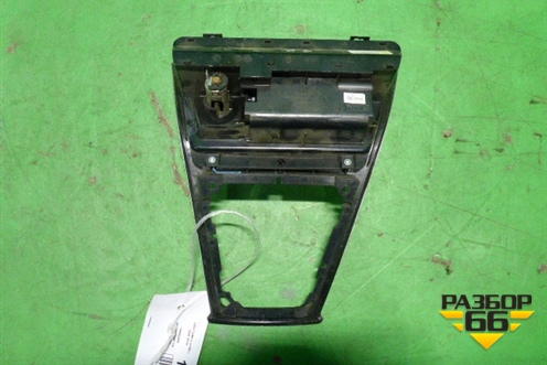 Накладка внутренняя (на кулису КПП) для BMW X3 E83 с 2004-2010г