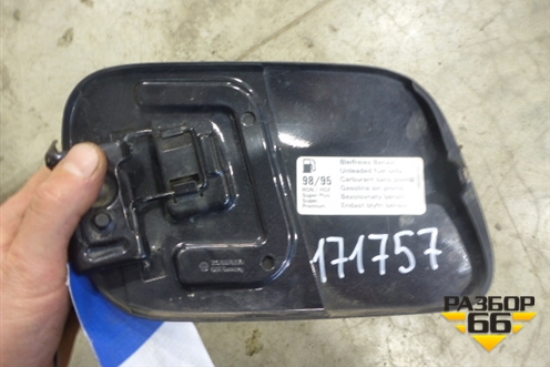 Лючок бензобака (7L6809905B) для Volkswagen Touareg c 2002-2010г