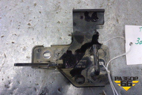 Крюк замка капота для Volkswagen Touareg c 2002-2010г