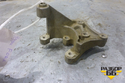 Кронштейн ролика для Chery Fora(A21) с 2006г
