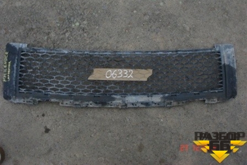 Решетка в передний бампер центральная (до 2010г) для Land Rover Freelander 2 с 2007г