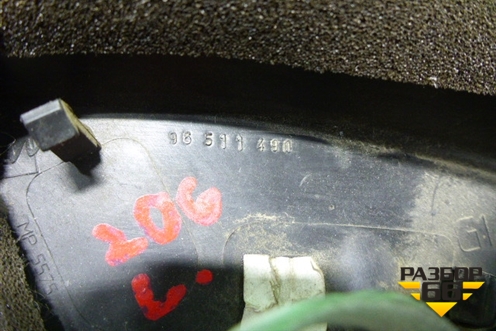 Накладка двери передней левой уголок (96511490) для Peugeot 206 с1998г