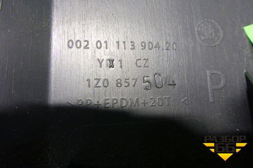 Накладка на торпедо (боковая правая) (1Z0857504) для Skoda Octavia (А5) с 2004-2013г
