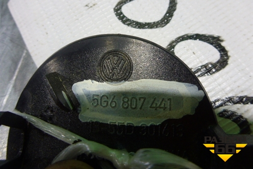 Заглушка в задний бампер (5G6807441) для Volkswagen Golf VII с 2012г