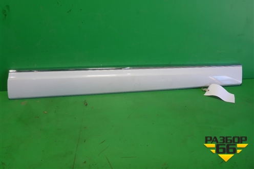 Накладка двери передней правой (после 2012г крашеная) (8R0853960L) для Audi Q5 c 2008-2017г (Ку 5)