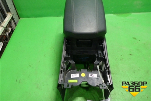 Подлокотник (846342W100) для Hyundai Santa Fe с 2012г