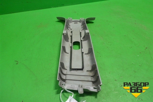 Обшивка стойки центральная верхняя правая (858401C110) для Hyundai Getz с 2002г