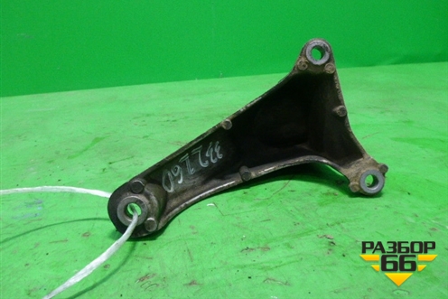 Кронштейн КПП (правый АКПП) (4E0399114AT) для Audi A8 с 2002-2010г
