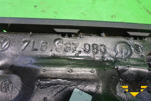 Накладка двери передней правой уголок (7L6837986) для Volkswagen Touareg c 2002-2010г