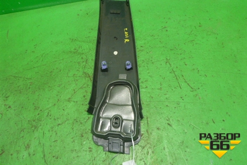 Обшивка стойки центральная нижняя правая (13113921) для Opel Astra H с 2004-2015г