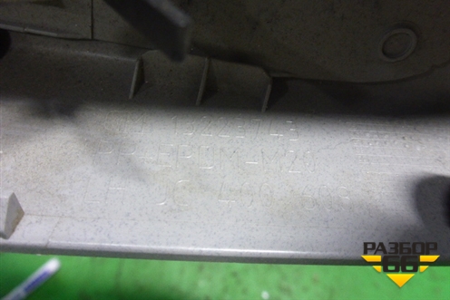 Обшивка стойки центральная верхняя левая (13223743) для Opel Astra H с 2004-2015г