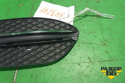 Решетка в передний бампер левая (A2058851123) для Mercedes Benz C-Klass W205 с 2014г