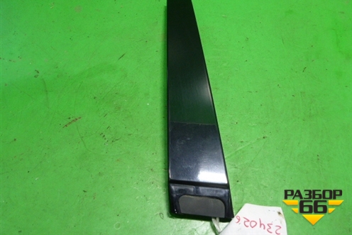 Накладка стойки (центральной правой) (7L6853318D) для Volkswagen Touareg c 2002-2010г (Туарег)