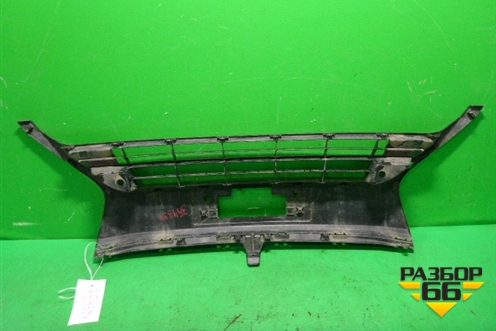 Решетка в передний бампер центральная (5311258130) для Toyota Alphard с 2015г
