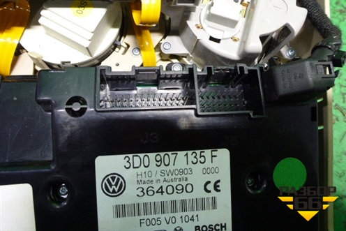 Плафон салонный передний (под люк бежевый) (3D0907135F) для Volkswagen Phaeton с 2002-2014г