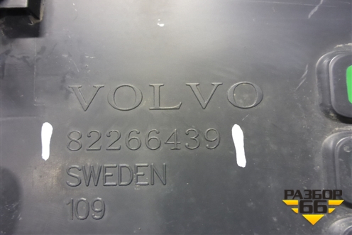 Заглушка решетки радиатора  (левая верхняя) (82266439) для Volvo  TRUCK FM с 2001-2013г