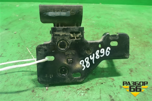 Крюк замка капота (5P0823480) для Seat Toledo с 2004-2009г