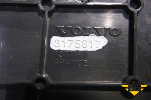 Накладка на торпедо  (правая на кран стояночного тормоза) (3175617) для Volvo  TRUCK FM с 2001-2013г