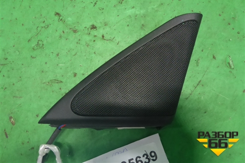 Накладка двери передней правой уголок (51357226612) для BMW 7 серия F01/F02 с 2008г