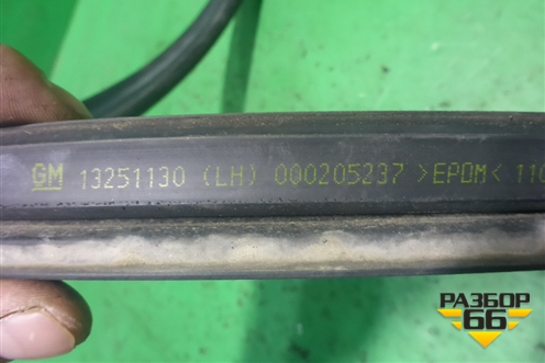 Уплотнитель на кузов левый (в проём 3х дверный кузов) (13251130) для Opel Astra H с 2004-2015г