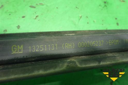 Уплотнитель на кузов правый (в проём 3х дверный кузов) (13251131) для Opel Astra H с 2004-2015г