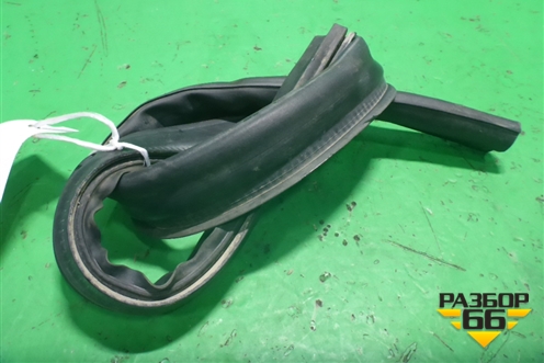 Уплотнитель капота (на моторный щит) для Opel Astra H с 2004-2015г