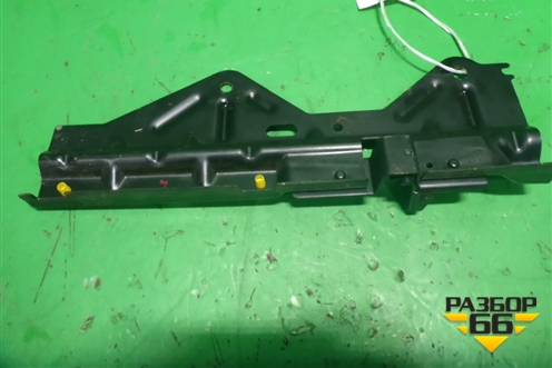 Кронштейн (пола багажника левый) (EPE500154) для Land Rover Discovery 3 с 2004-2009г (Дискавери)