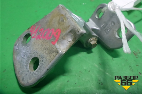 Петля двери передней правой верхняя (BDB780042) для Land Rover Discovery 3 с 2004-2009г
