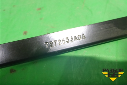 Кронштейн молдинга лобового стекла левый (новый) (727253JA0A) для Nissan Pathfinder (R52R) с 2012-2020г
