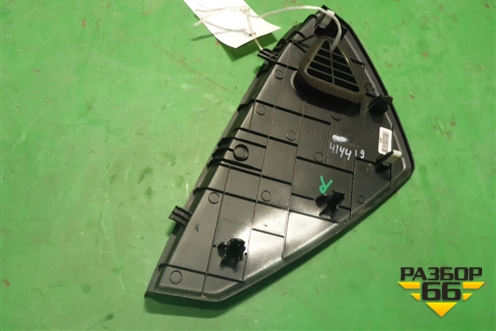 Накладка на торпедо (боковая правая) (847853T010) для Kia Quoris с 2012г