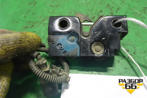 Замок капота (6J0823509) для Seat Ibiza с 2008-2017г