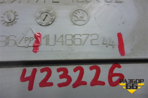 Обшивка стойки центральная верхняя правая (1U4867244) для Skoda Octavia (А4) с 1997-2011г