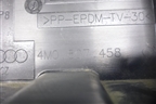Кронштейн заднего бампера центральный (4M0807458) для Audi Q7 c 2015г