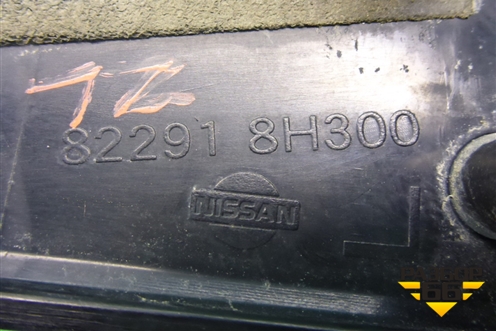 Накладка двери задней левой (уголок) (822918H300) для Nissan X-Trail (Т30) с 2000-2007г