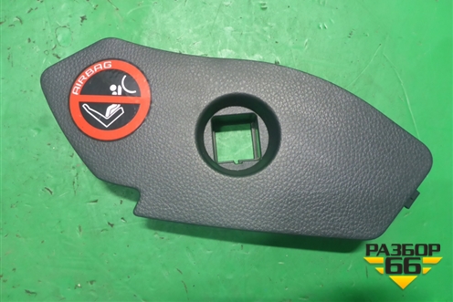 Накладка на торпедо (боковая правая) (68498EM01A) для Nissan Tiida (C11X) с 2004-2013г