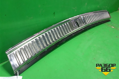 Обшивка багажника (на заднюю панель) (7P0863459F) для Volkswagen Touareg с 2010-2018г