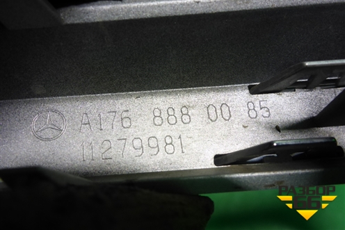 Накладка на решетку радиатора (AMG) (A1768880085) для Mercedes Benz A180/200/250 W176 с 2012