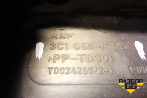 Накладка на торпедо (правая, под бардачком) (3C1863081B) для Volkswagen Passat (В7) с 2011-2014г
