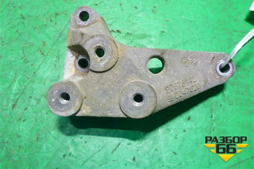 Кронштейн КПП (1.8л Z18XER МКПП) (90575142) для Opel Astra H с 2004-2015г