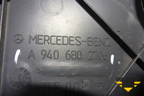 Накладка на торпедо  (левая боковая) (A9406802706) для Mercedes Benz  TRUCK Axor 2 с 2004г