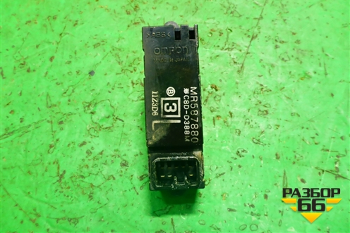 Кнопка стеклоподъёмника (задняя левая) (MR587880) для Mitsubishi Lancer-9  с 2003-2008г (Лансер)