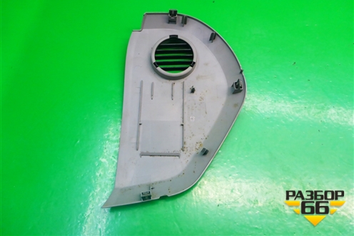 Накладка на торпедо (правая) (7L6857176) для Volkswagen Touareg c 2002-2010г