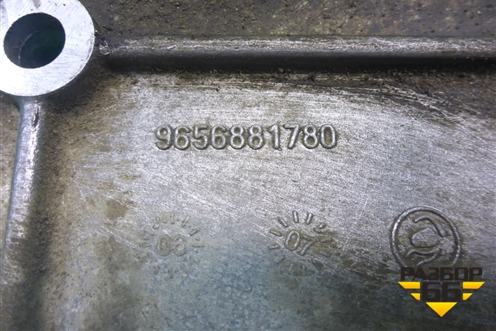 Кронштейн компрессора кондиционера (9656881780) для Peugeot 206 с1998г
